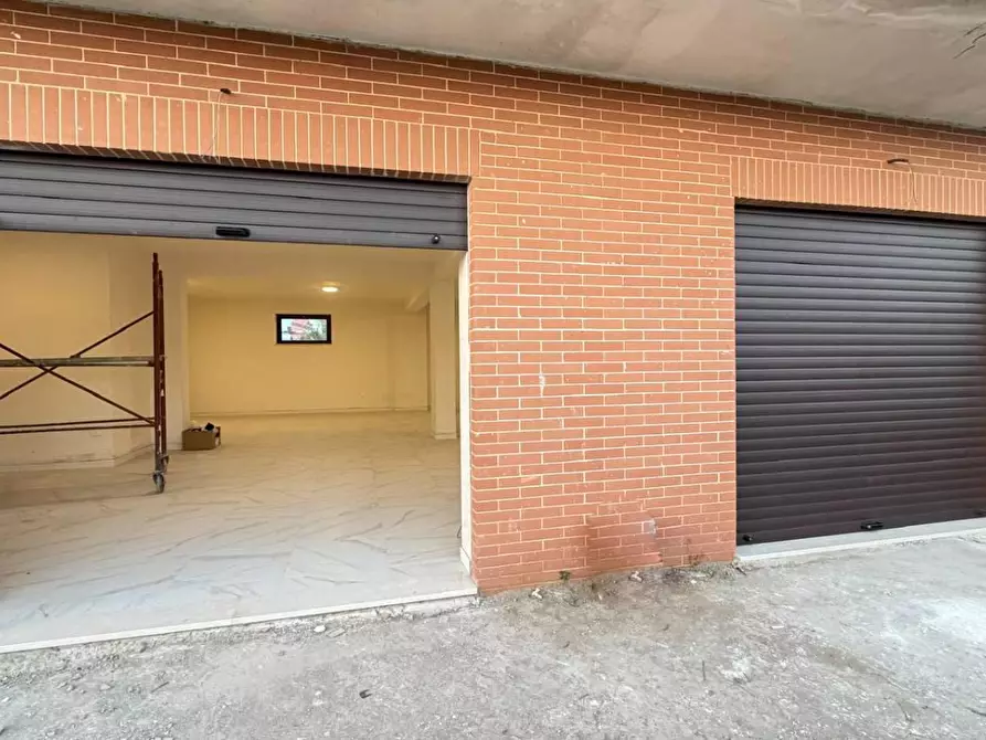 Immagine 11 di Locale commerciale in affitto  in CONTRADA carrÃ  a Lamezia Terme