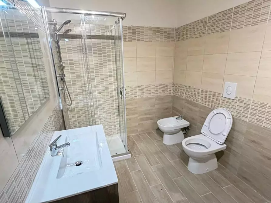 Immagine 7 di Locale commerciale in affitto  in CONTRADA carrÃ  a Lamezia Terme