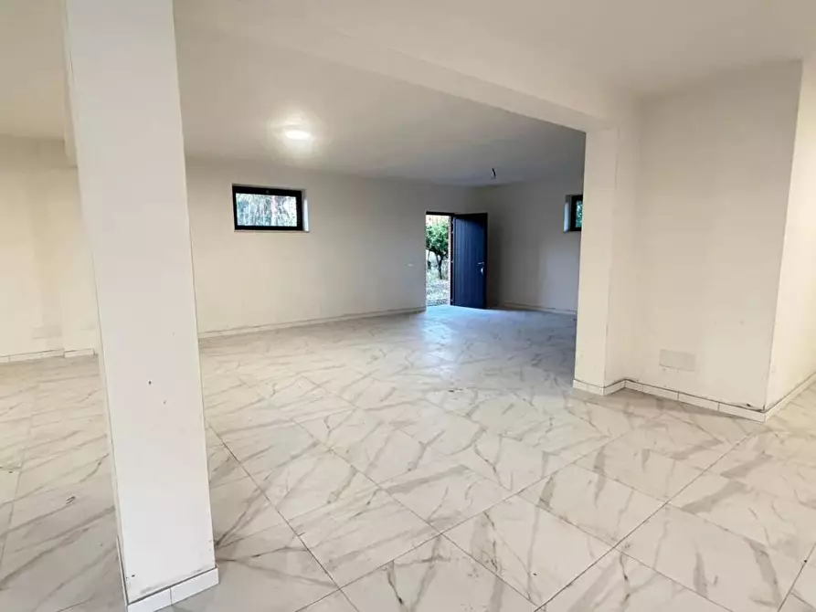 Immagine 8 di Locale commerciale in affitto  in CONTRADA carrÃ  a Lamezia Terme