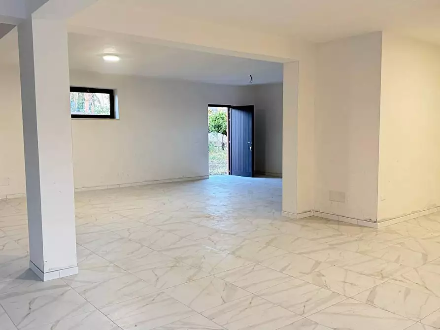 Immagine 1 di Locale commerciale in affitto  in CONTRADA carrÃ  a Lamezia Terme