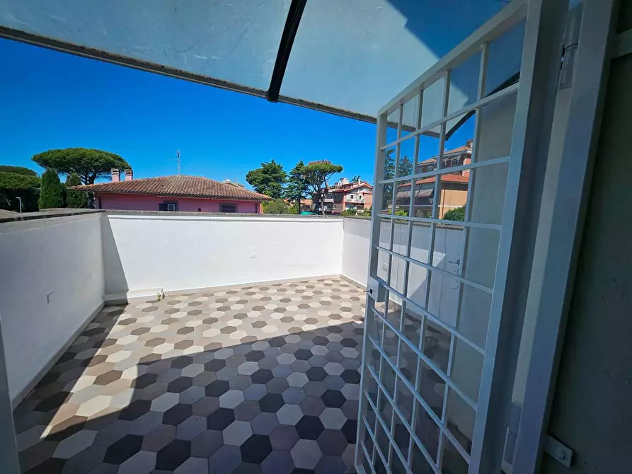 Immagine 7 di Appartamento in vendita  in VIA cassia 1328 a Roma