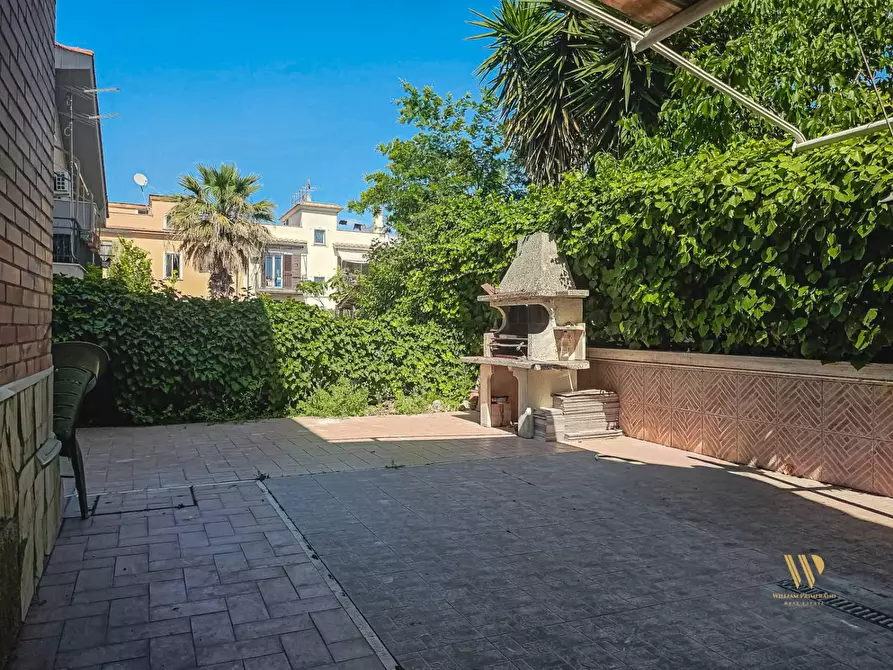 Immagine 1 di Appartamento in vendita  in VIA martina rota 16 a Roma