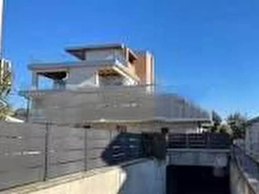 Immagine 1 di Palazzo in vendita  in VIA colli storici 51 a Desenzano Del Garda