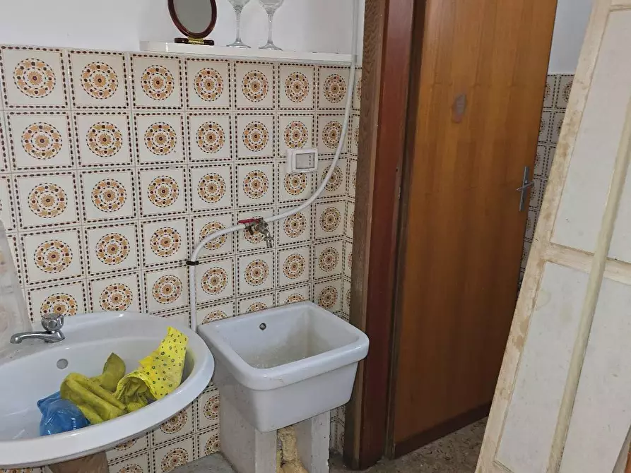 Immagine 10 di Negozio in vendita  in VIA Lussemburgo 100 a Palermo