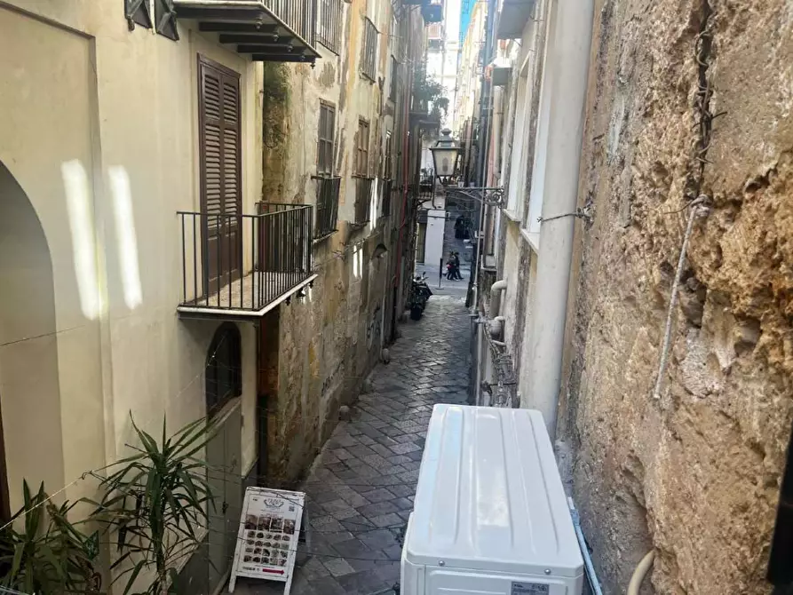 Immagine 12 di Appartamento in vendita  in VIA VITTORIO EMANUELE 316 a Palermo
