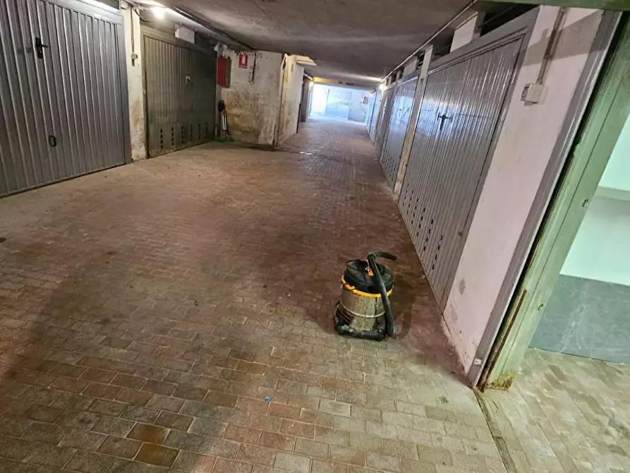 Immagine 3 di Box auto in vendita  in VIA roma a Ventimiglia