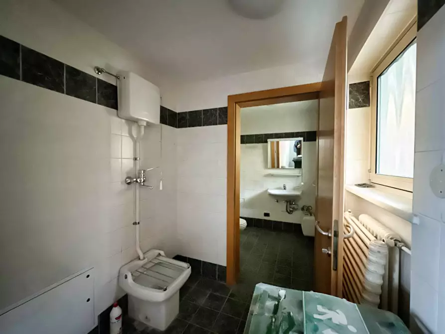 Immagine 7 di Locale commerciale in vendita  in VIA a Racines .Ratschings.