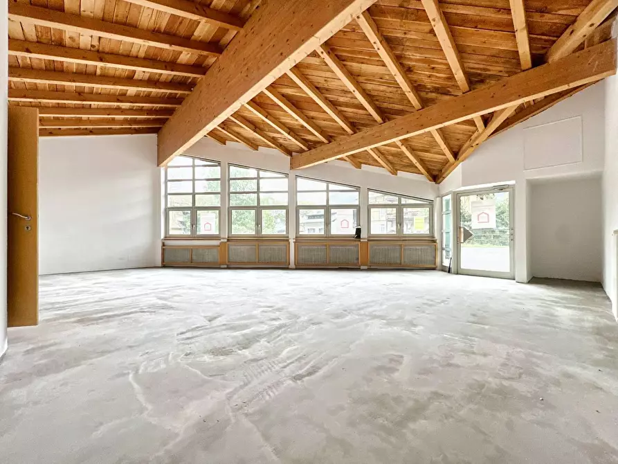 Immagine 4 di Locale commerciale in vendita  in VIA a Racines .Ratschings.