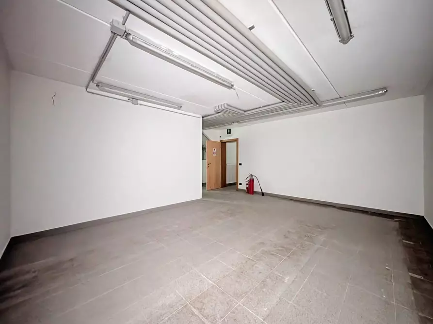 Immagine 10 di Locale commerciale in vendita  in VIA a Racines .Ratschings.