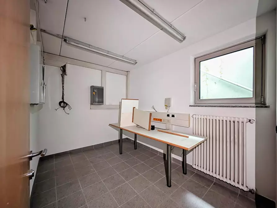 Immagine 11 di Locale commerciale in vendita  in VIA a Racines .Ratschings.