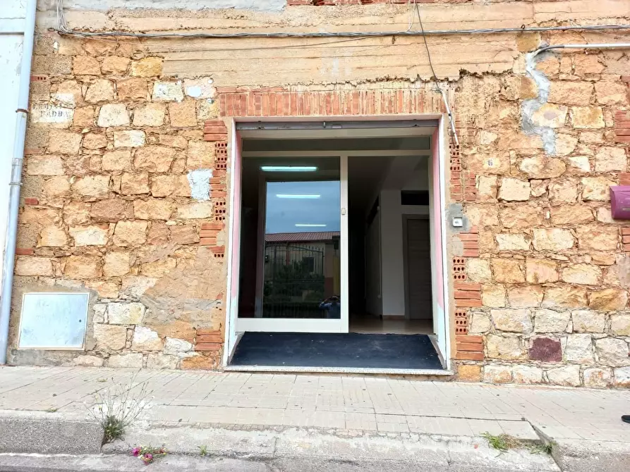 Immagine 1 di Locale commerciale in affitto  in Fadda 0 a Iglesias