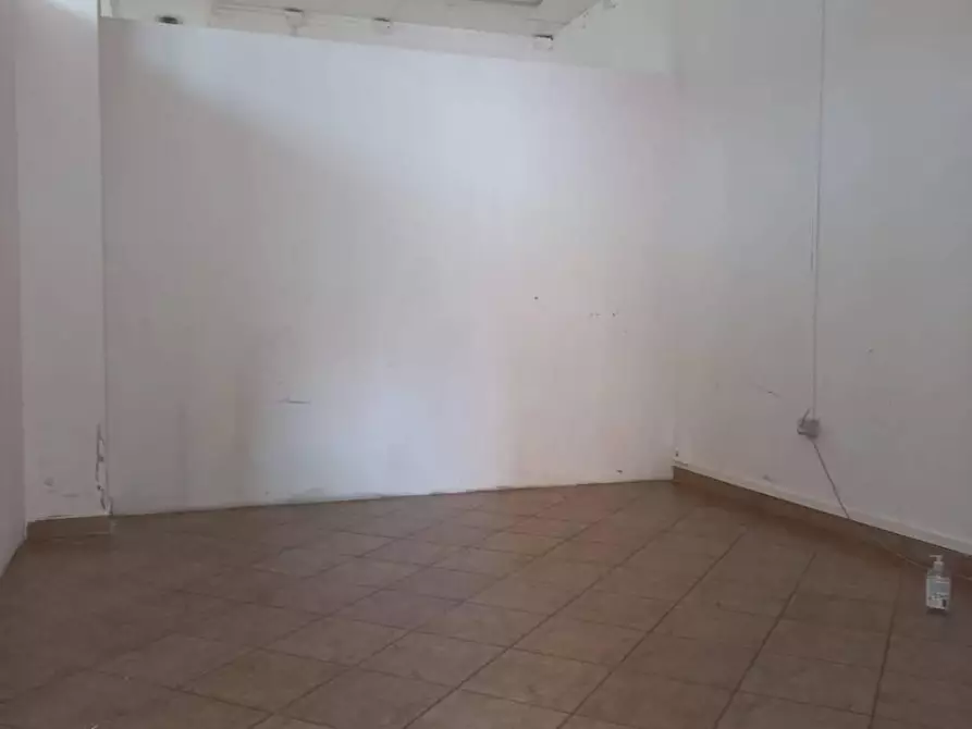 Immagine 8 di Locale commerciale in affitto  in Fadda 0 a Iglesias