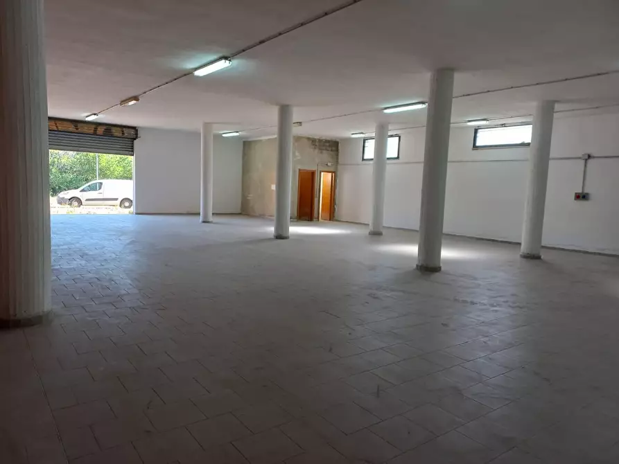 Immagine 5 di Locale commerciale in vendita  in Cristoforo Colombo 0 a Iglesias