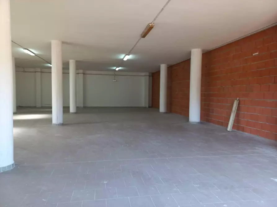 Immagine 4 di Locale commerciale in vendita  in Cristoforo Colombo 0 a Iglesias