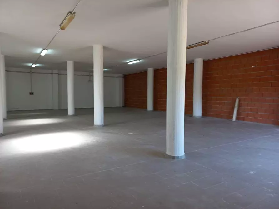 Immagine 7 di Locale commerciale in vendita  in Cristoforo Colombo 0 a Iglesias