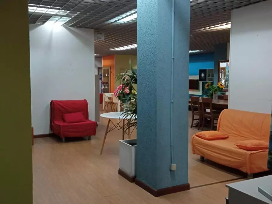 Immagine 10 di Palazzo in vendita  in Gramsci 0 a Carbonia