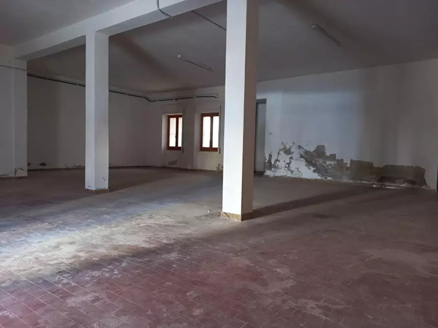 Immagine 2 di Locale commerciale in vendita  in VIA Tenente Cacciarru a Iglesias