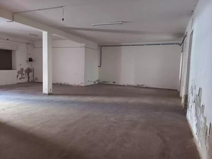 Immagine 3 di Locale commerciale in vendita  in VIA Tenente Cacciarru a Iglesias