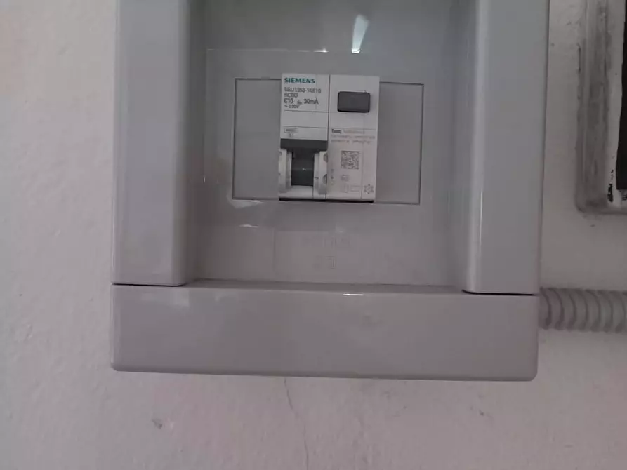 Immagine 12 di Locale commerciale in vendita  in VIA Tenente Cacciarru a Iglesias