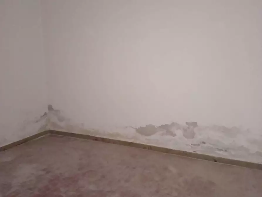 Immagine 5 di Locale commerciale in vendita  in VIA Tenente Cacciarru a Iglesias