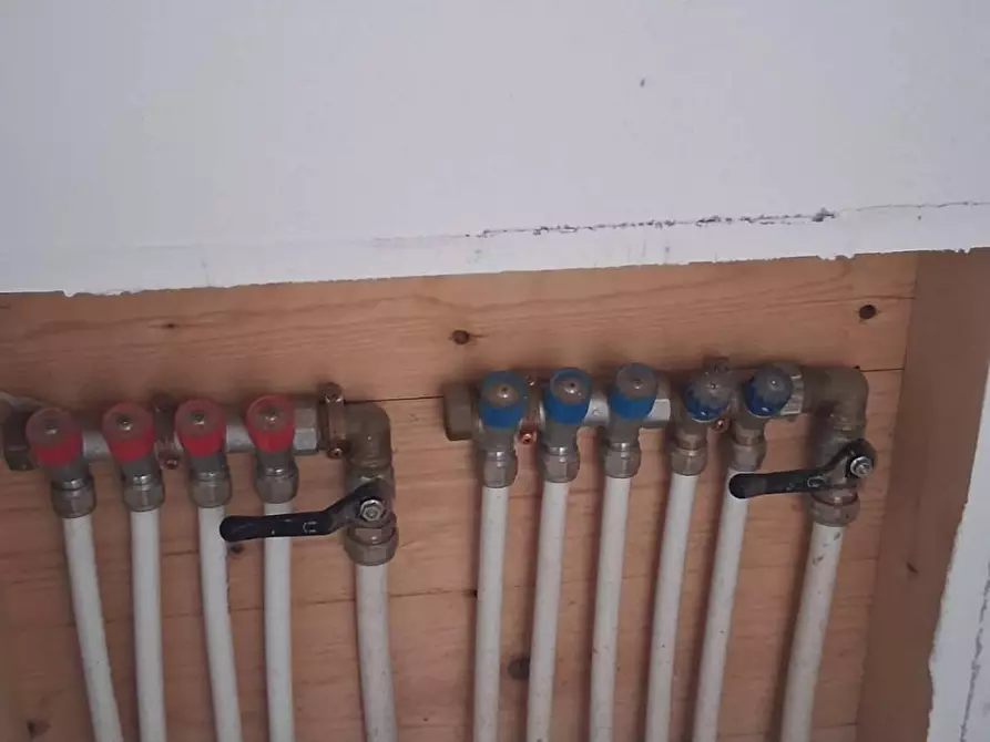 Immagine 23 di Appartamento in vendita  in VIA Lussu a Fluminimaggiore