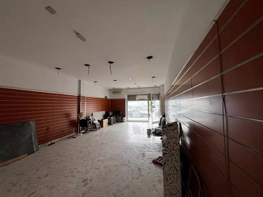 Immagine 5 di Locale commerciale in affitto  in VIA ROSA JEMMA 136 a Battipaglia