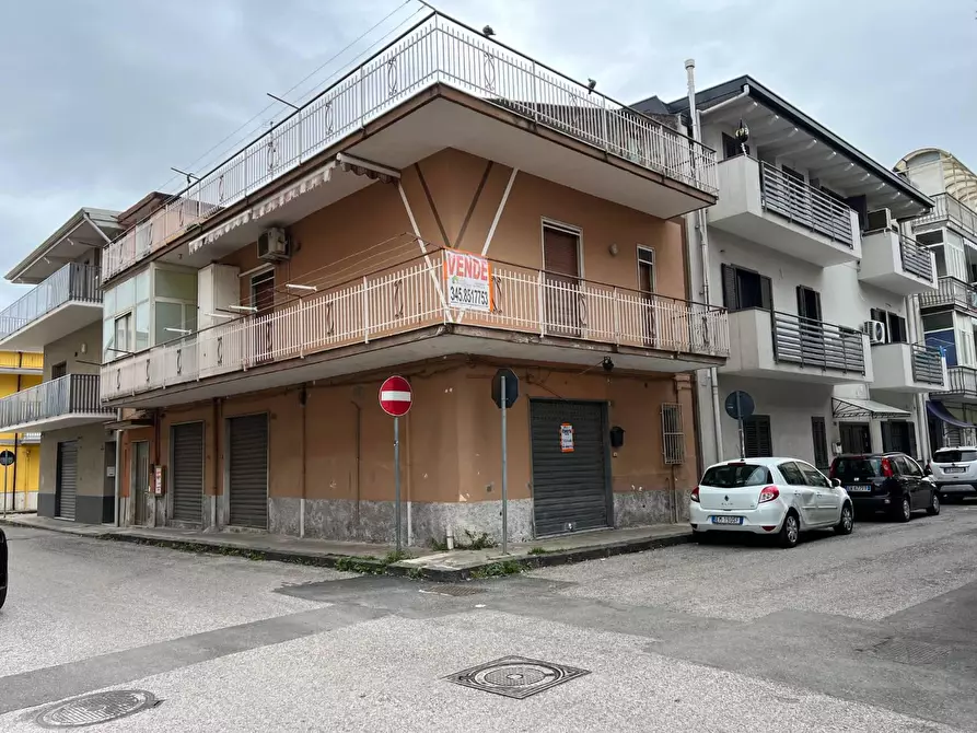 Immagine 1 di Casa semindipendente in vendita  in VIA Enrico Fermi a Battipaglia