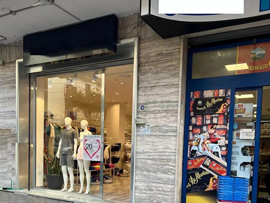 Immagine 3 di Locale commerciale in affitto  in VIA mazzini 6 a Battipaglia