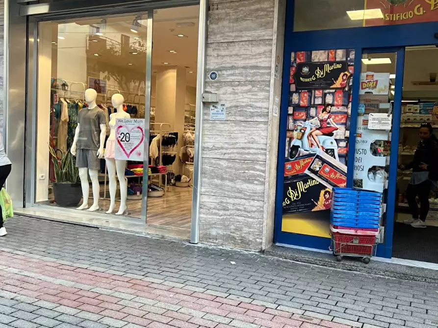Immagine 4 di Locale commerciale in affitto  in VIA mazzini 6 a Battipaglia