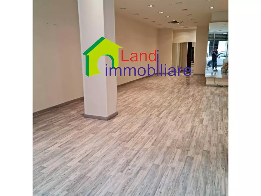 Immagine 1 di Locale commerciale in affitto  in VIA mazzini 6 a Battipaglia