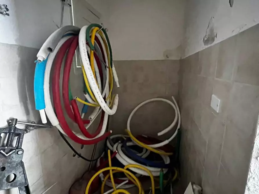 Immagine 5 di Box auto in vendita  in VIA stella a Battipaglia