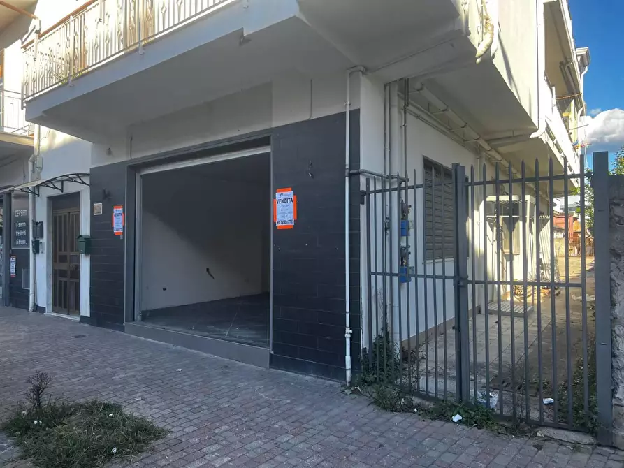 Immagine 11 di Negozio in vendita  in VIA ROSA JEMMA a Battipaglia