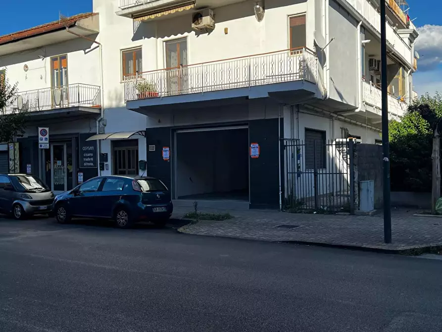Immagine 3 di Negozio in vendita  in VIA ROSA JEMMA a Battipaglia