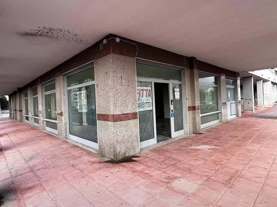 Immagine 1 di Locale commerciale in affitto  in VIA salvatore rosa a Battipaglia