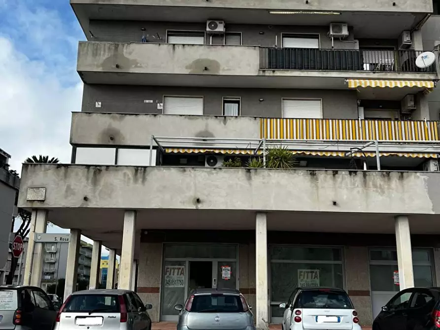 Immagine 4 di Locale commerciale in affitto  in VIA salvatore rosa a Battipaglia