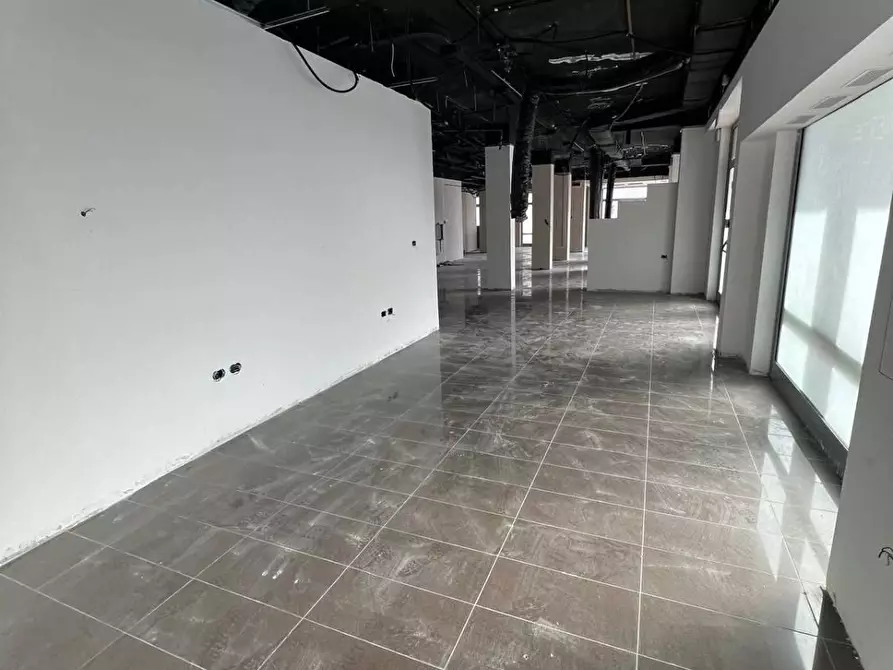 Immagine 16 di Locale commerciale in affitto  in VIA salvatore rosa a Battipaglia