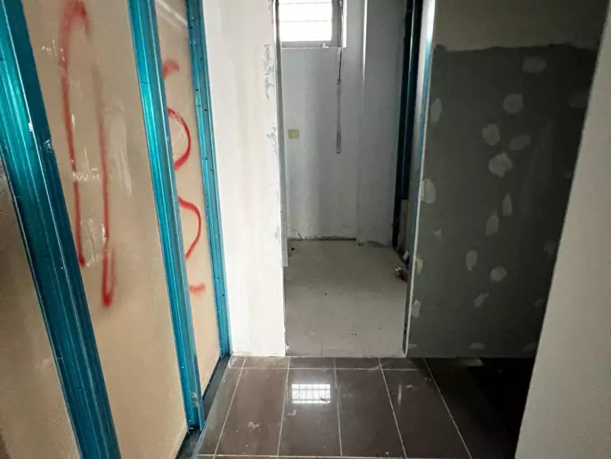 Immagine 17 di Locale commerciale in affitto  in VIA salvatore rosa a Battipaglia