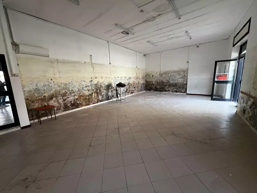 Immagine 6 di Locale commerciale in affitto  in STRADA statale 18 inferiore a Battipaglia