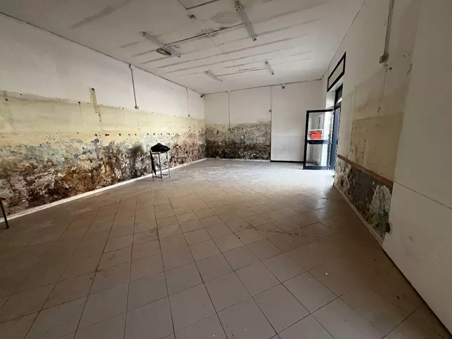 Immagine 7 di Locale commerciale in affitto  in STRADA statale 18 inferiore a Battipaglia