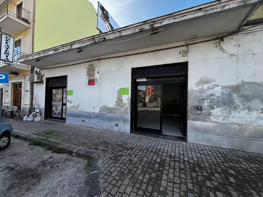 Immagine 3 di Locale commerciale in affitto  in STRADA statale 18 inferiore a Battipaglia