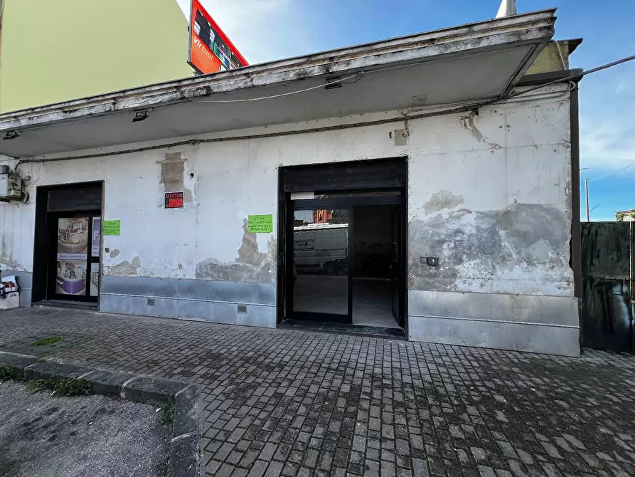 Immagine 2 di Locale commerciale in affitto  in STRADA statale 18 inferiore a Battipaglia