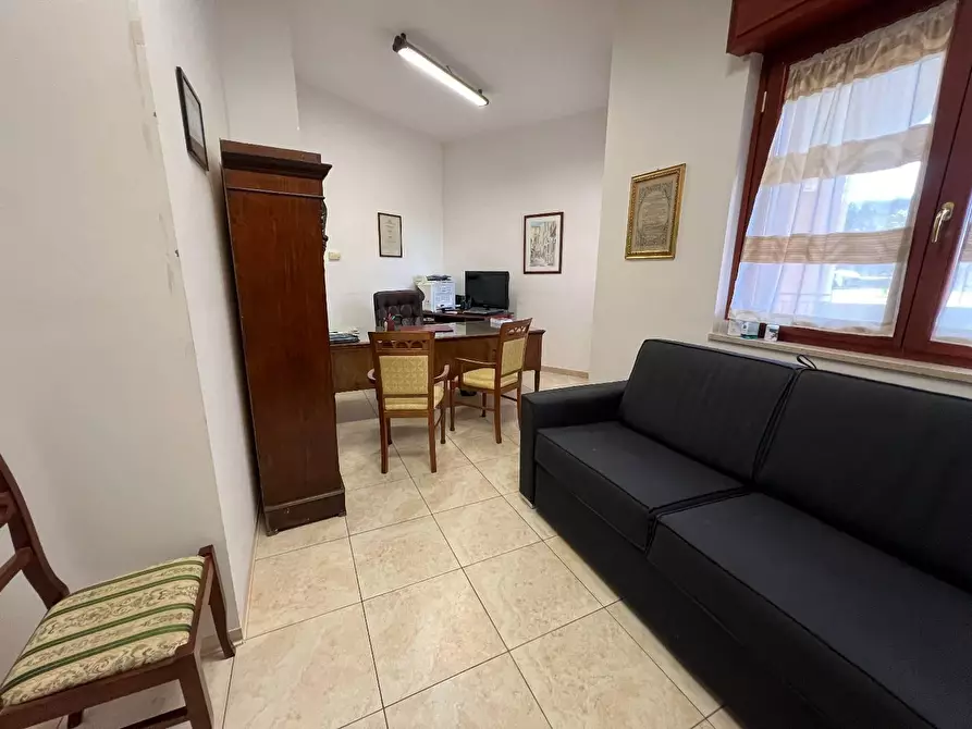 Immagine 4 di Ufficio in vendita  in VIA aitoro a Battipaglia