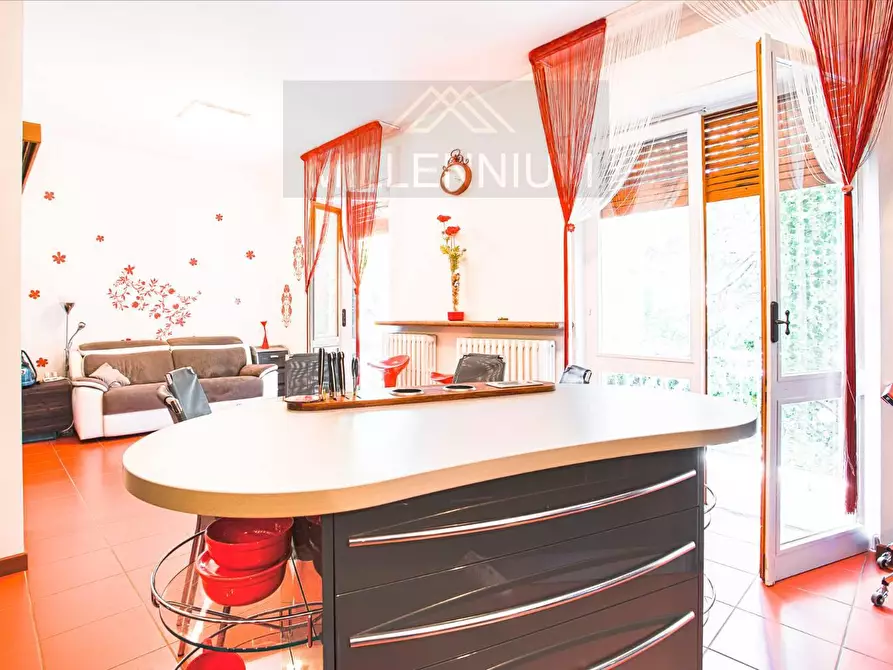 Immagine 8 di Villa in vendita  in VIA usellini 6 0 a Arona