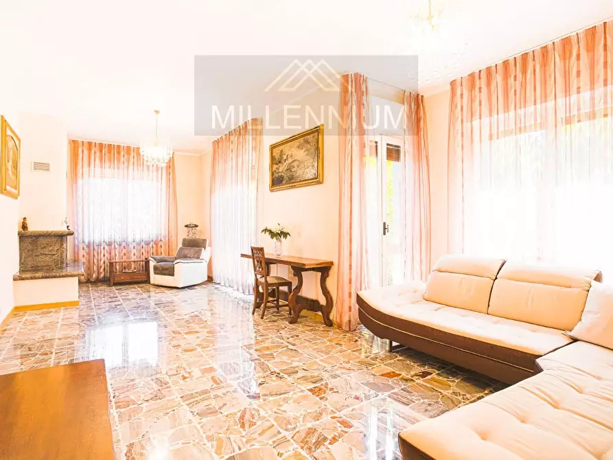 Immagine 3 di Villa in vendita  in VIA usellini 6 0 a Arona