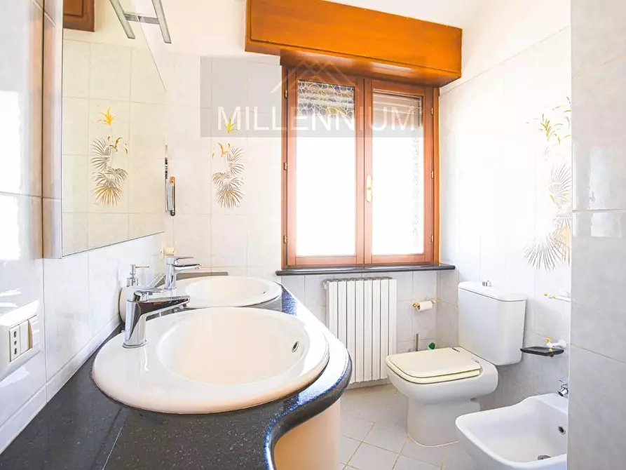 Immagine 11 di Villa in vendita  in VIA usellini 6 0 a Arona