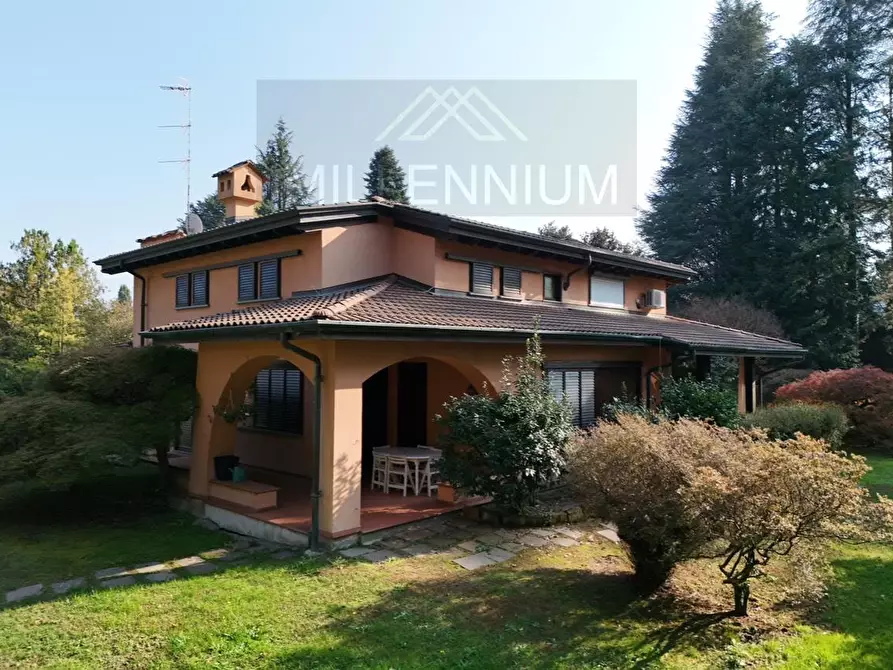 Immagine 4 di Villa in vendita  in VIA dormelletto a Arona
