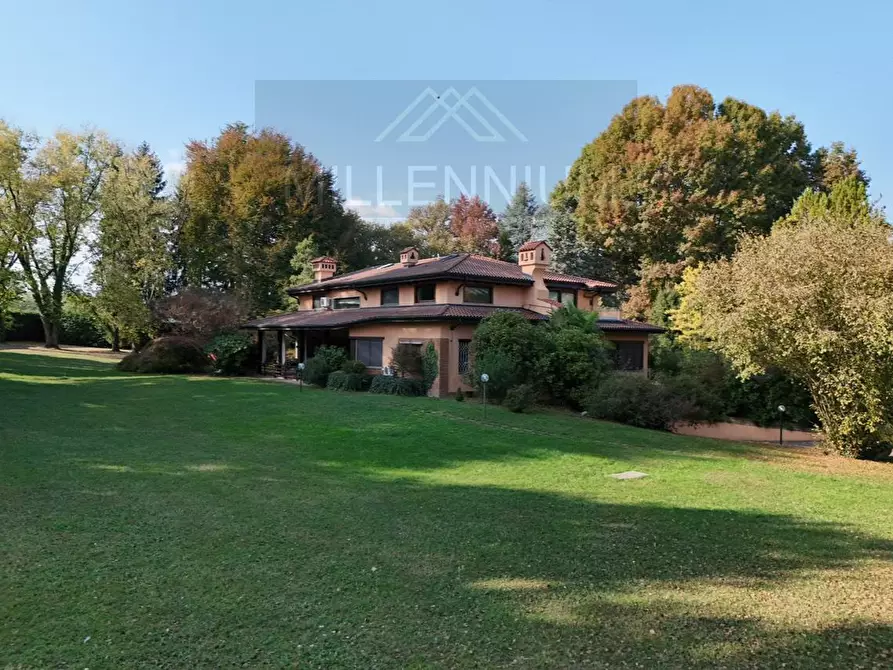 Immagine 1 di Villa in vendita  in VIA dormelletto a Arona