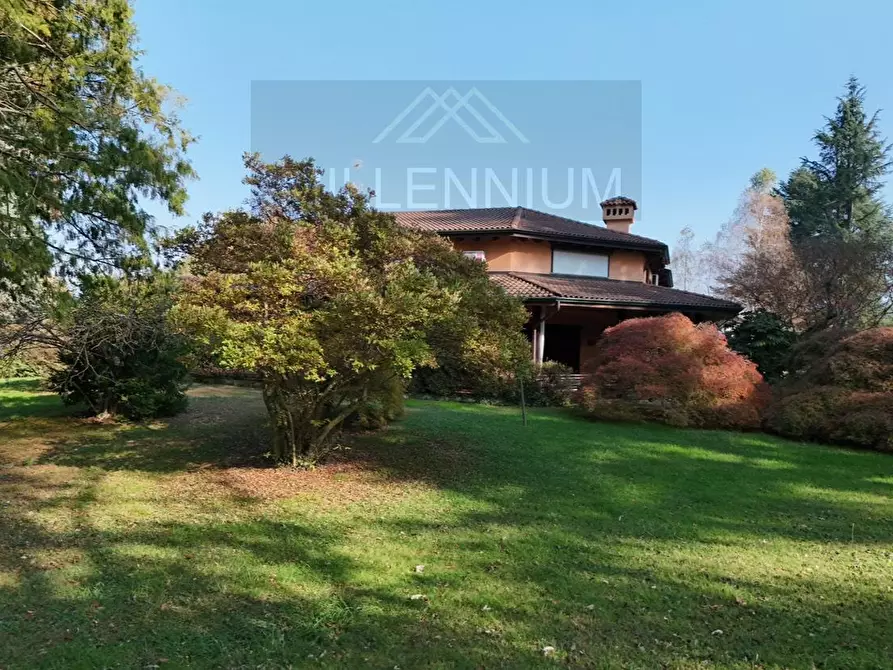 Immagine 22 di Villa in vendita  in VIA dormelletto a Arona