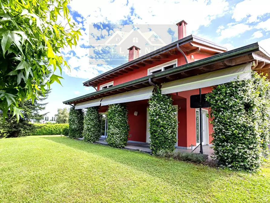 Immagine 1 di Villa in vendita  in battisti a Taino