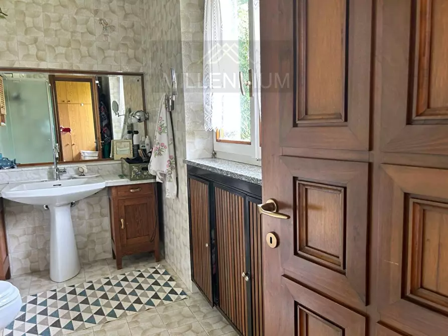 Immagine 18 di Villa in vendita  in VIA oleggio castello a Arona